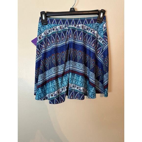 Izzy & Me Blue Floral Faux-Suede Mini Skirt XS Size 0 - Picture 3 of 5